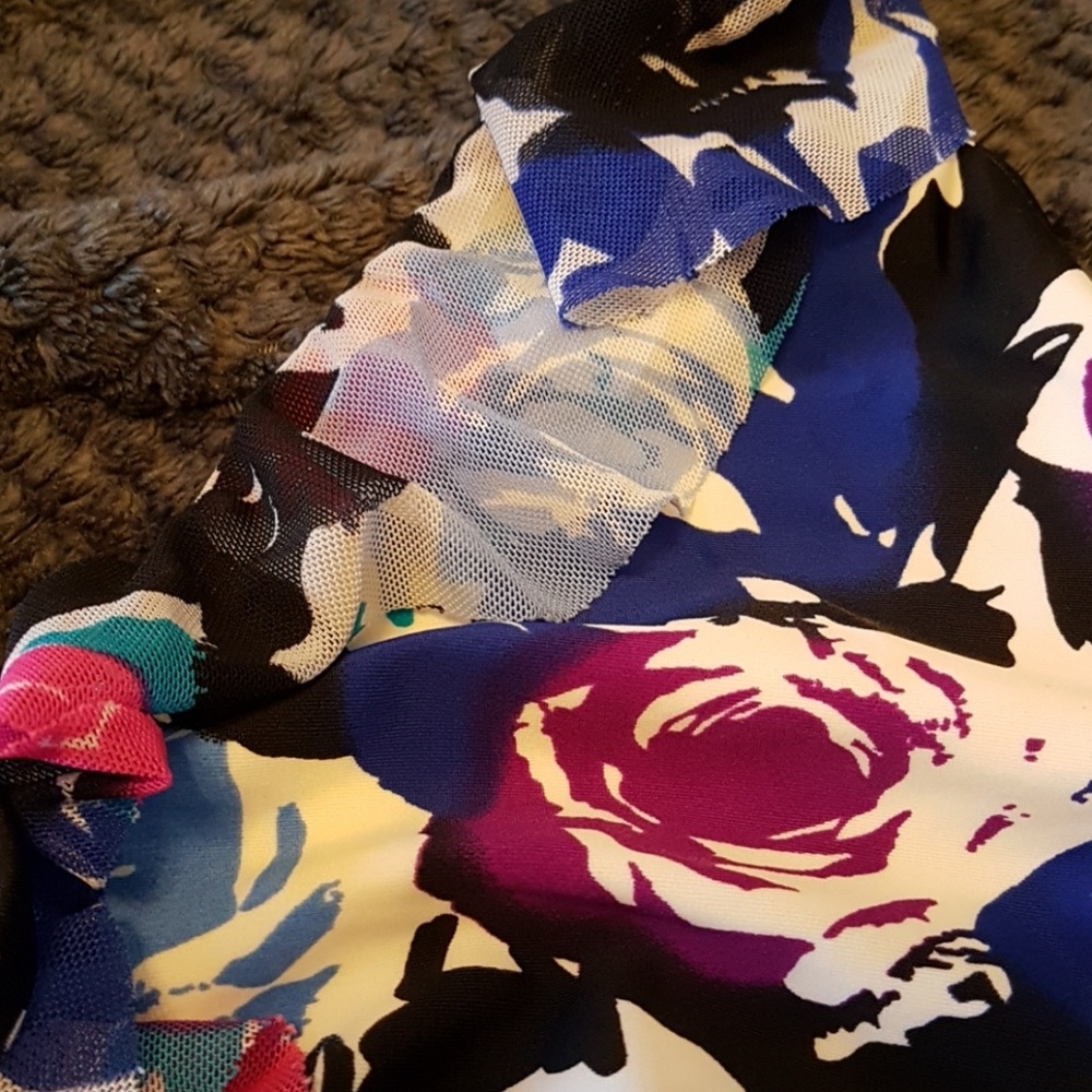 Swimsuit Top - Picture 4 of 6